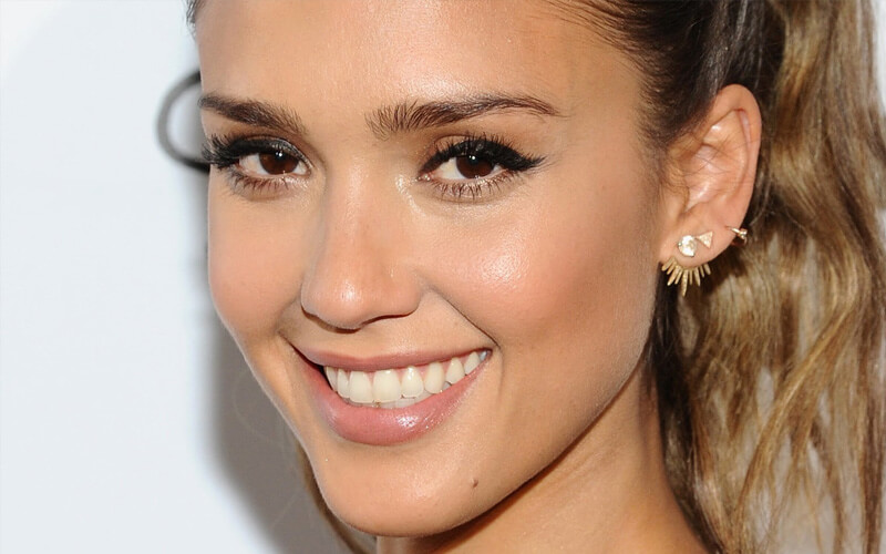 Jessica Alba light therapy